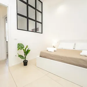 valguarnera-studio-apartments.palermohotels.org/